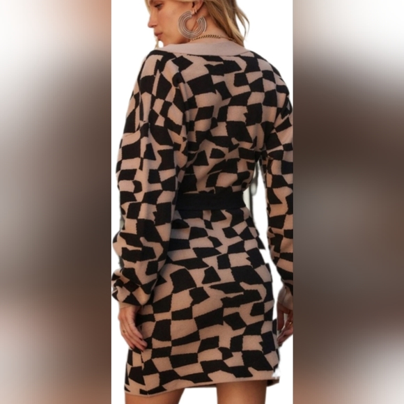 12TH TRIBE Black & Tan printed sweater wrap dress, SZ M/L NWT - Picture 2 of 8
